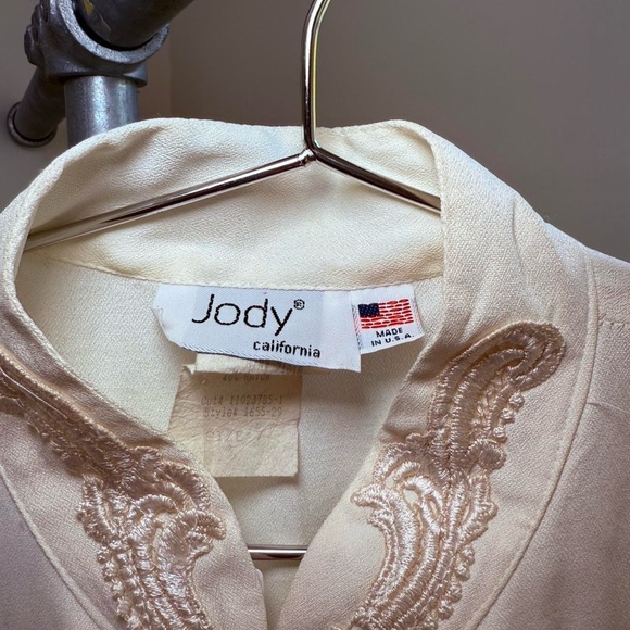 Vintage Made in USA Ivory Short Sleeve Button-Up Dress - Picture 4 of 7